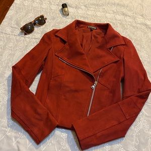 Express asymmetrical zip of a moto jacket for fall